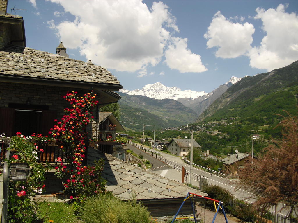 B&B Les Fleurs Gignod Exterior photo
