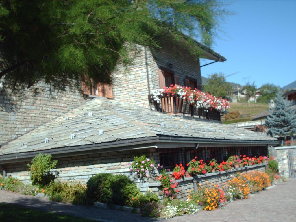 B&B Les Fleurs Gignod Exterior photo